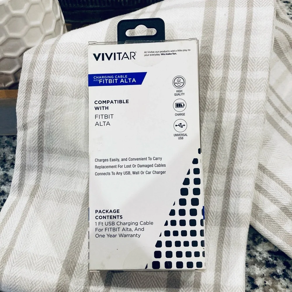 New! Vivitar Charge Away FitBit Alta Charger - New In Box - USB Cable - Picture 3 of 3